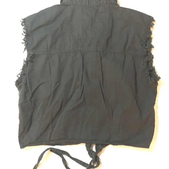 Cut Off Collared Top - Picture 4 of 4